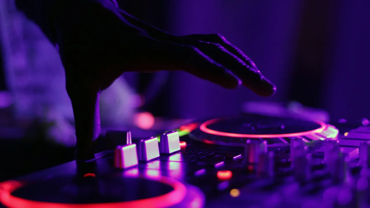 Ingénierie de son et console de mixage associative